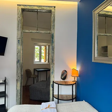 Alfama Small Apartman *